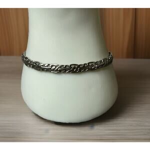 Beautiful Silver Tone Weaved Bracelet. Measures 8"